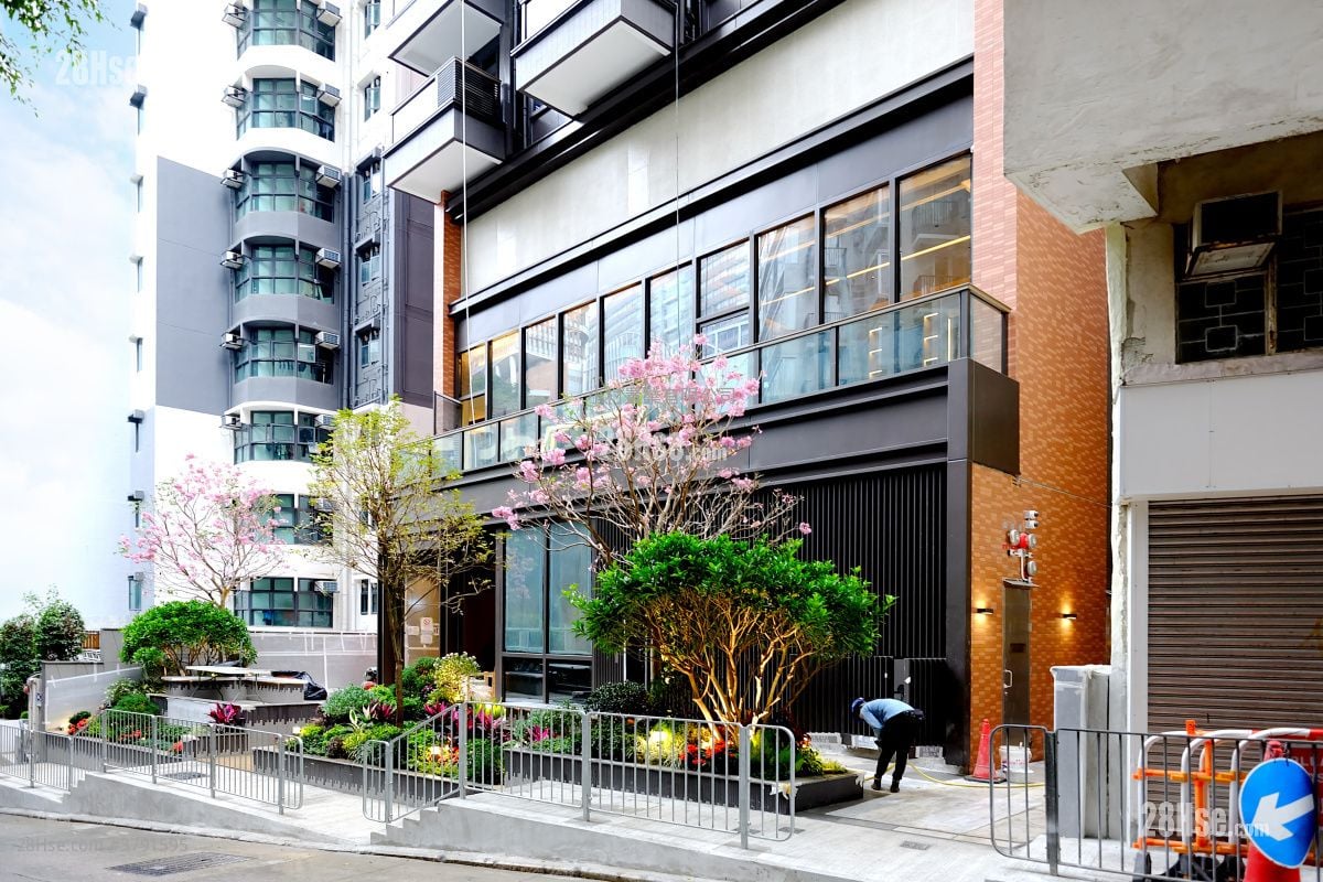 building outlook: The Hilltop Rental 2 Bedrooms , 1 Bathroom 475 ft²