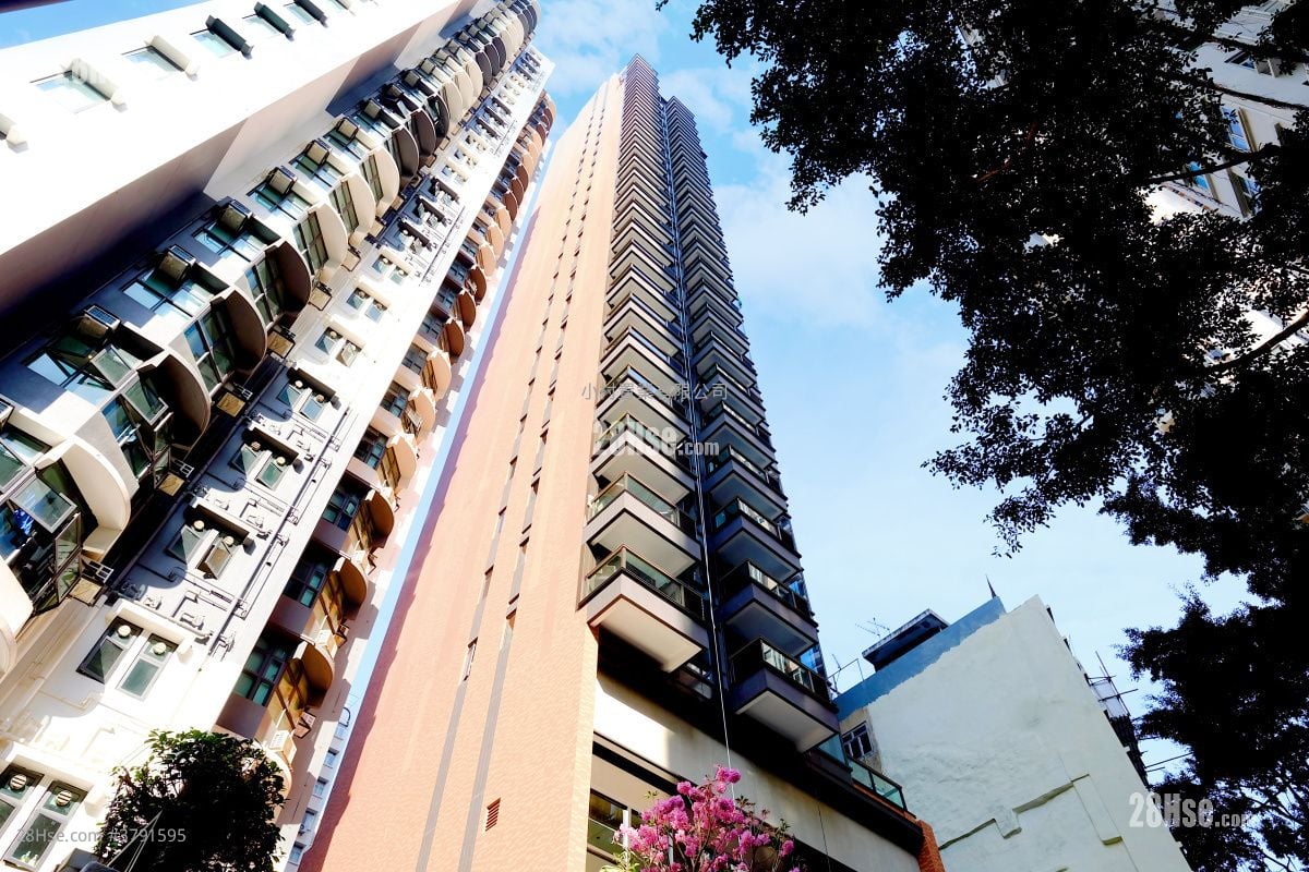 building outlook: The Hilltop Rental 2 Bedrooms , 1 Bathroom 475 ft²