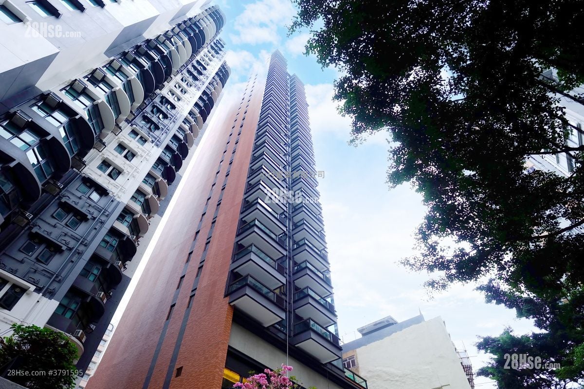 building outlook: The Hilltop Rental 2 Bedrooms , 1 Bathroom 475 ft²