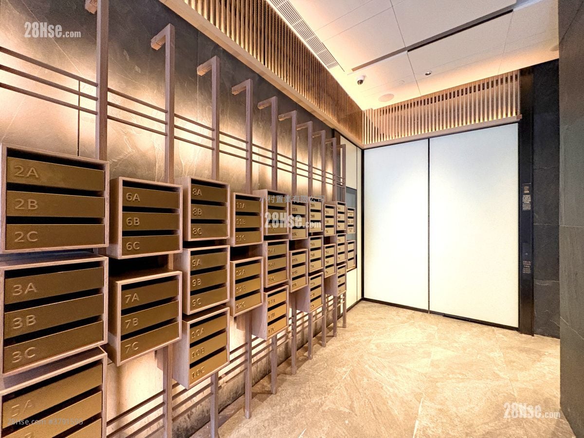 Lobby: The Hilltop Rental 2 Bedrooms , 1 Bathroom 475 ft²