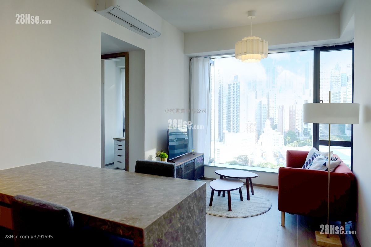 living room: The Hilltop Rental 2 Bedrooms , 1 Bathroom 475 ft²