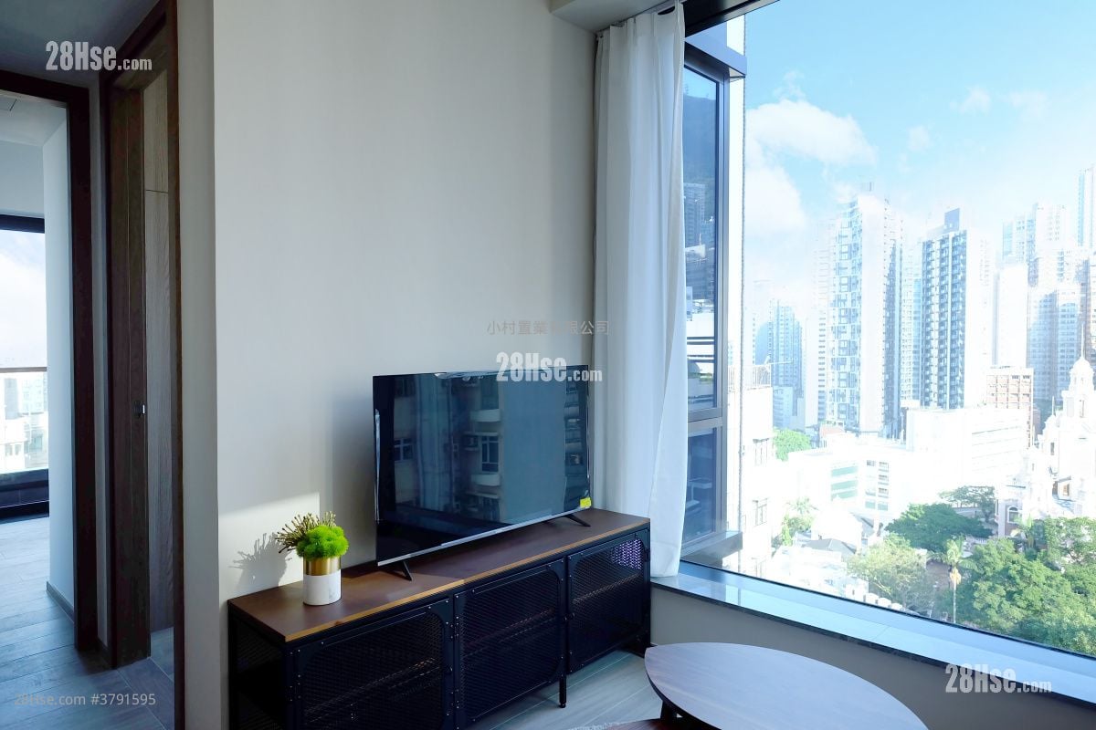 living room: The Hilltop Rental 2 Bedrooms , 1 Bathroom 475 ft²