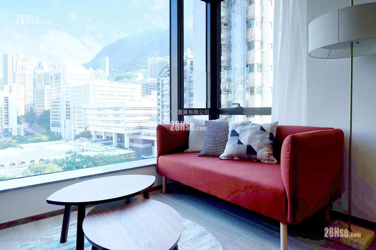 living room: The Hilltop Rental 2 Bedrooms , 1 Bathroom 475 ft²