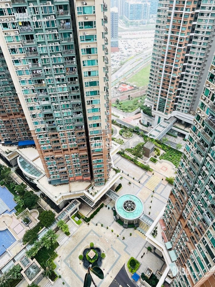 Metro Town Sell 3 Bedrooms , 1 Bathroom 594 ft²