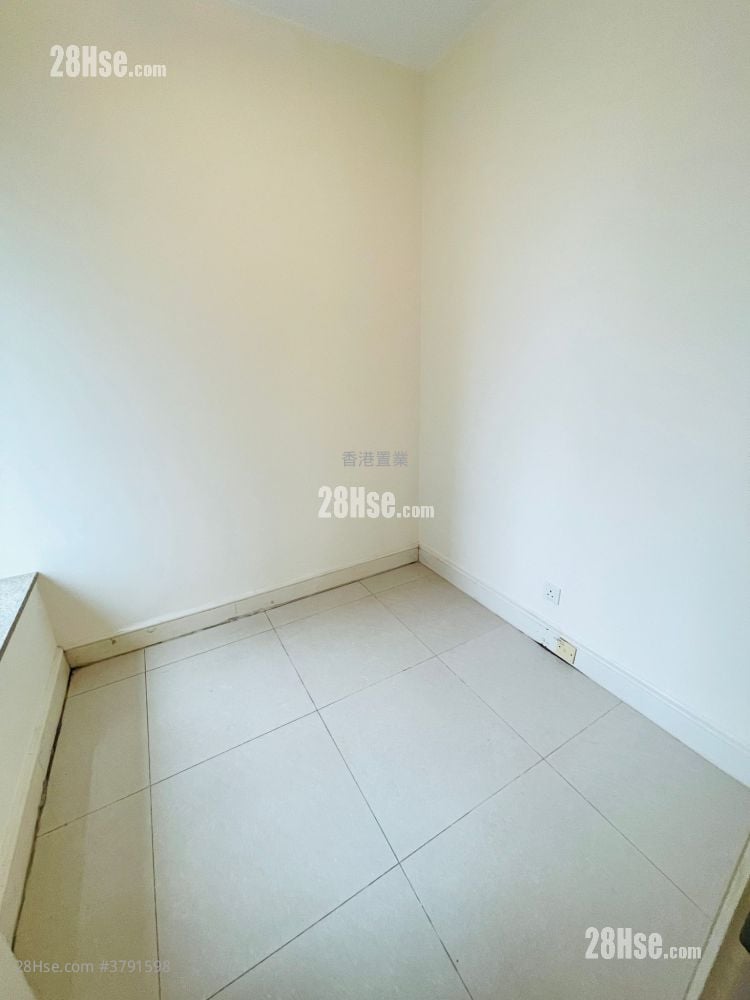 Metro Town Sell 3 Bedrooms , 1 Bathroom 594 ft²