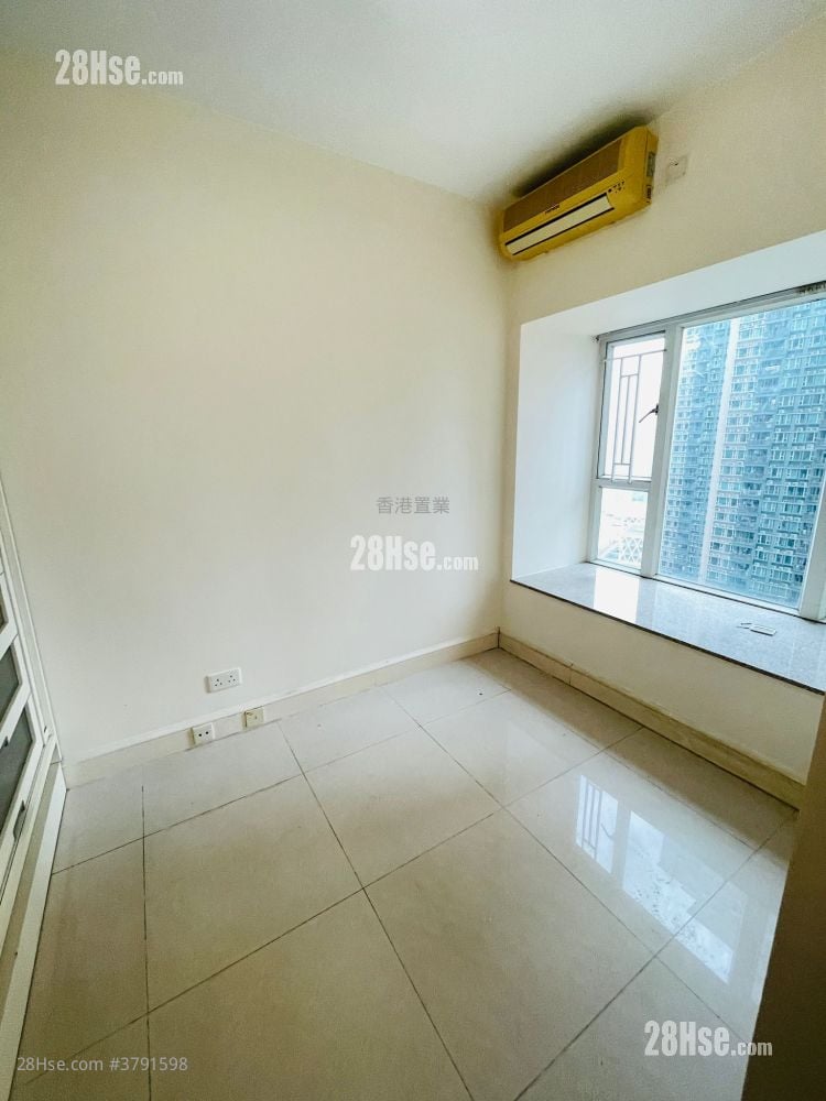 Metro Town Sell 3 Bedrooms , 1 Bathroom 594 ft²