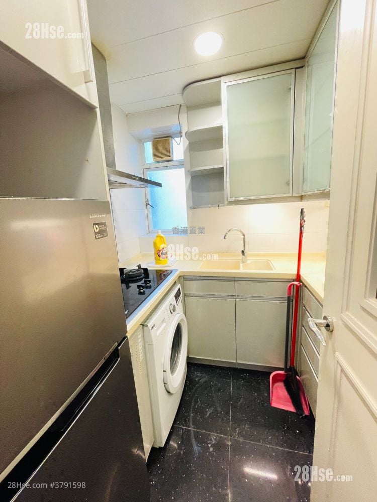 Metro Town Sell 3 Bedrooms , 1 Bathroom 594 ft²