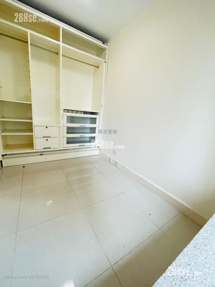 Metro Town Sell 3 Bedrooms , 1 Bathroom 594 ft²