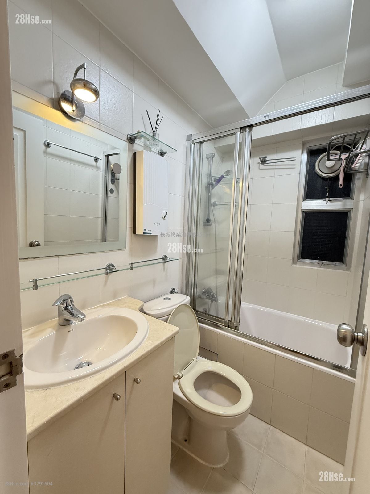 Westlands Court Rental 2 Bedrooms , 1 Bathroom 388 ft²