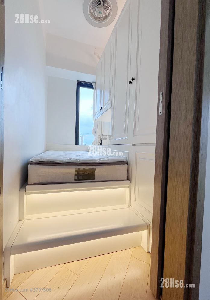 Twin Regency Sell 2 Bedrooms , 1 Bathroom 454 ft²