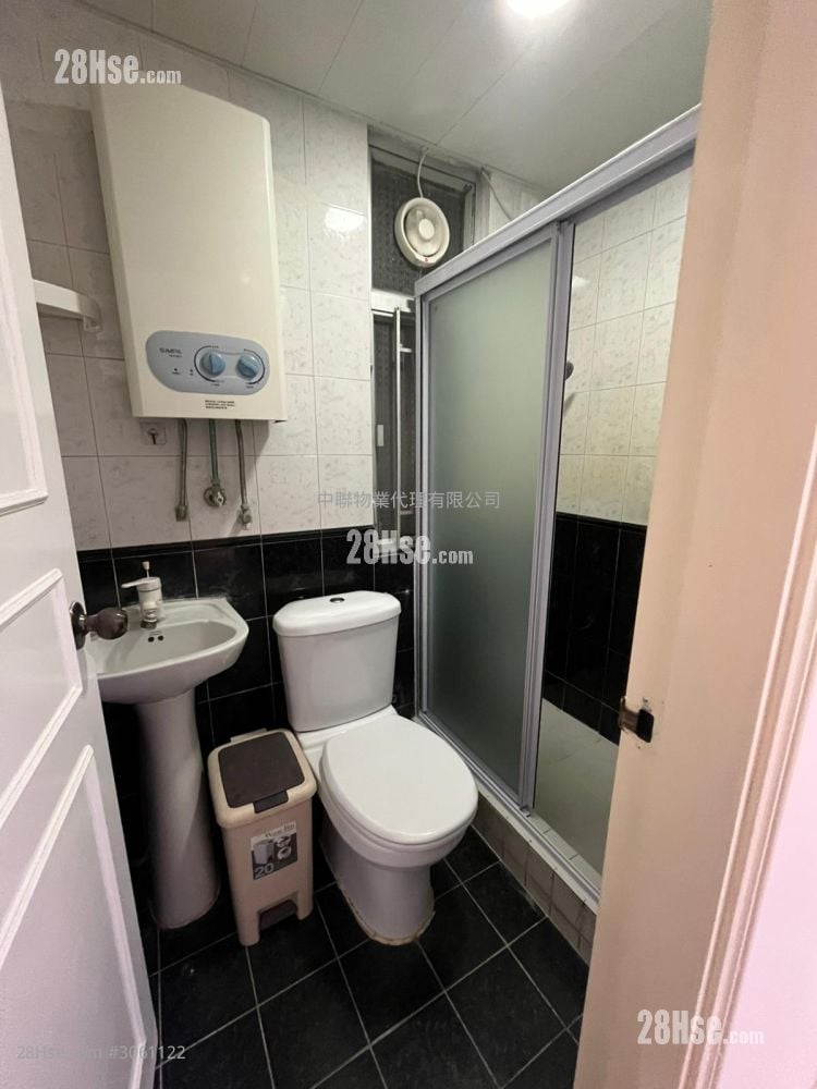 Golden Lion Garden Sell 321 ft²