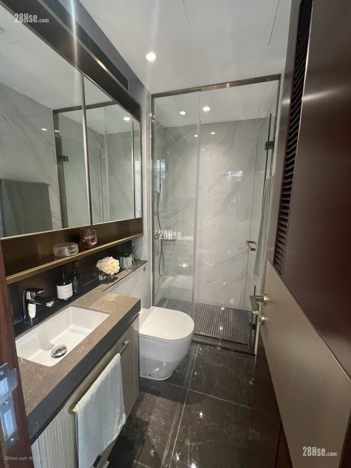 睿峰 售盘 1 房 , 1 浴室 300 平方尺