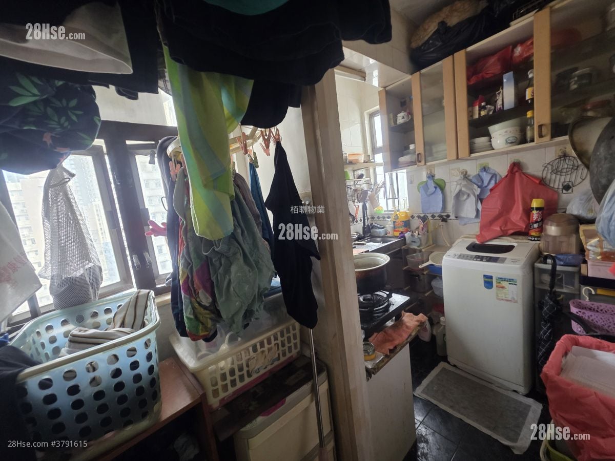 Luen Hong Apartments Sell 2 Bedrooms , 1 Bathroom 391 ft²