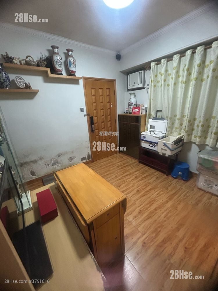 Leader House Sell 2 Bedrooms , 1 Bathroom 319 ft²