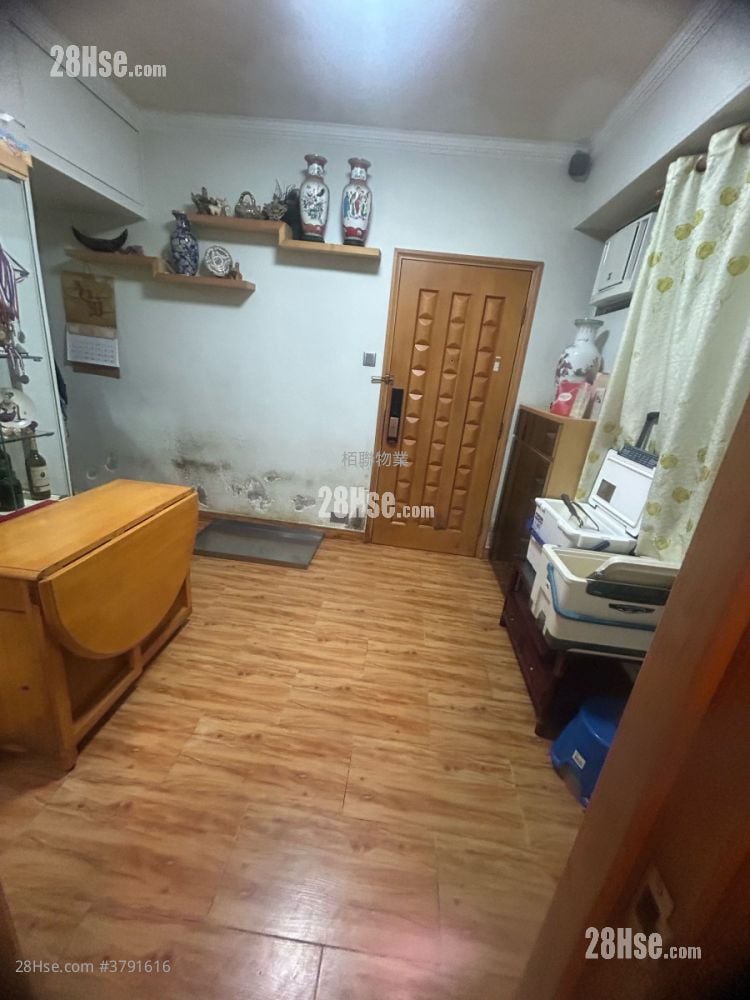 Leader House Sell 2 Bedrooms , 1 Bathroom 319 ft²