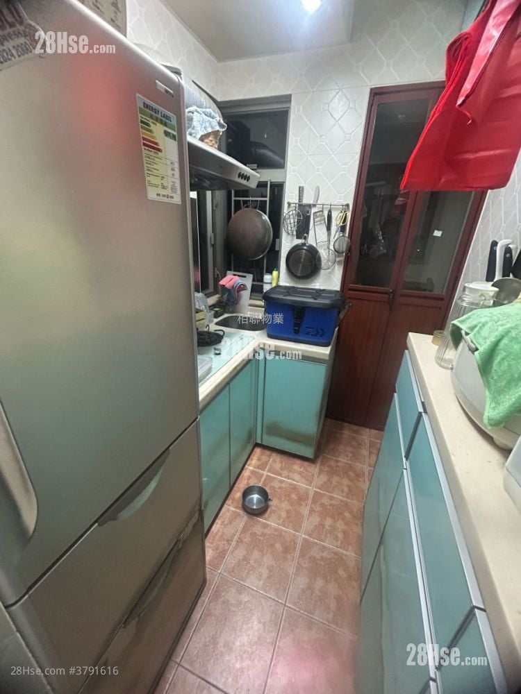 Leader House Sell 2 Bedrooms , 1 Bathroom 319 ft²