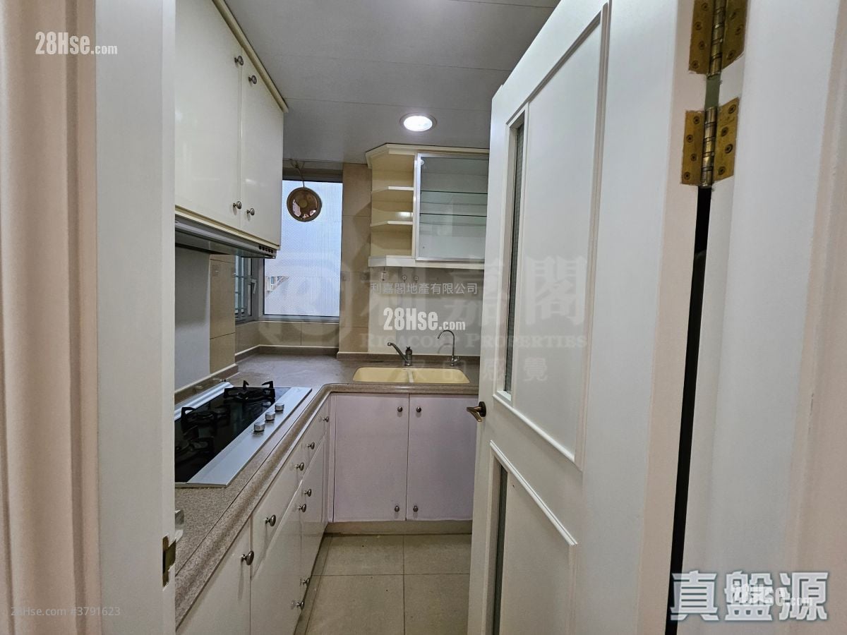 Banyan Garden Rental 2 Bedrooms , 1 Bathroom 473 ft²