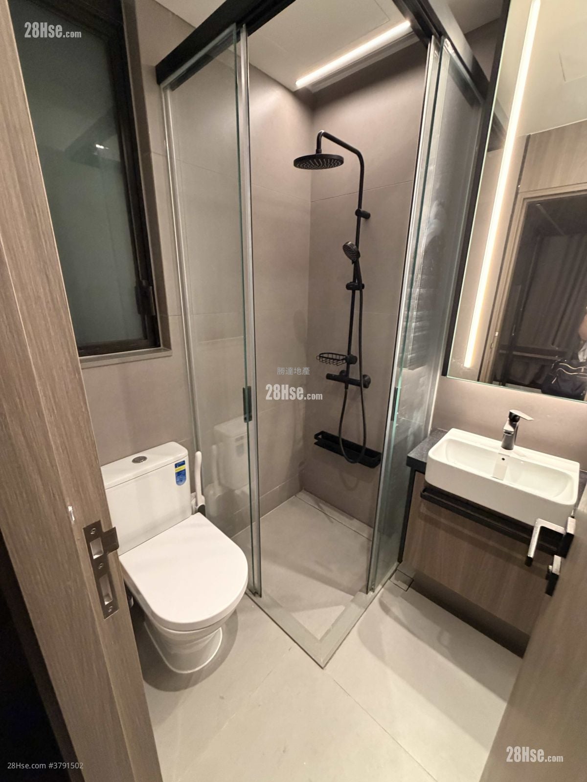 Larchwood Rental 1 Bedroom , 1 Bathroom 259 ft²