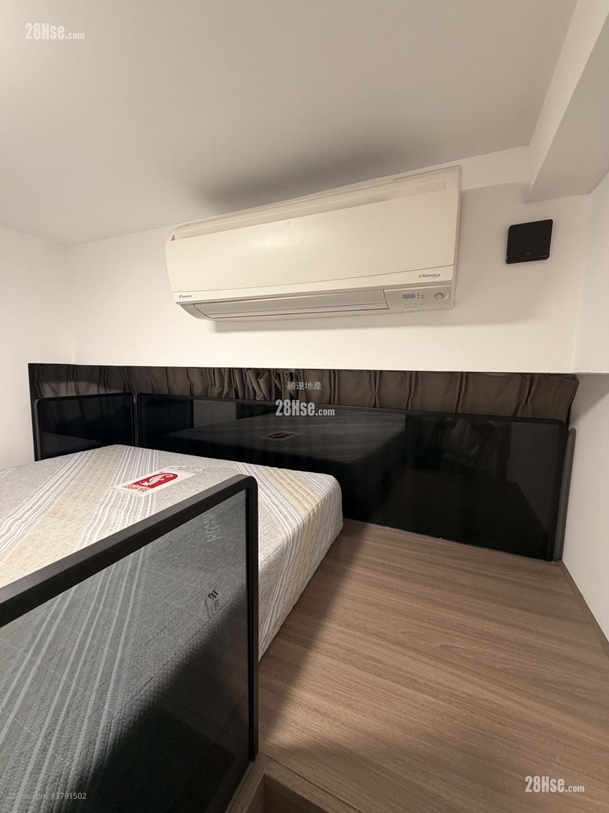 Larchwood Rental 1 Bedroom , 1 Bathroom 259 ft²