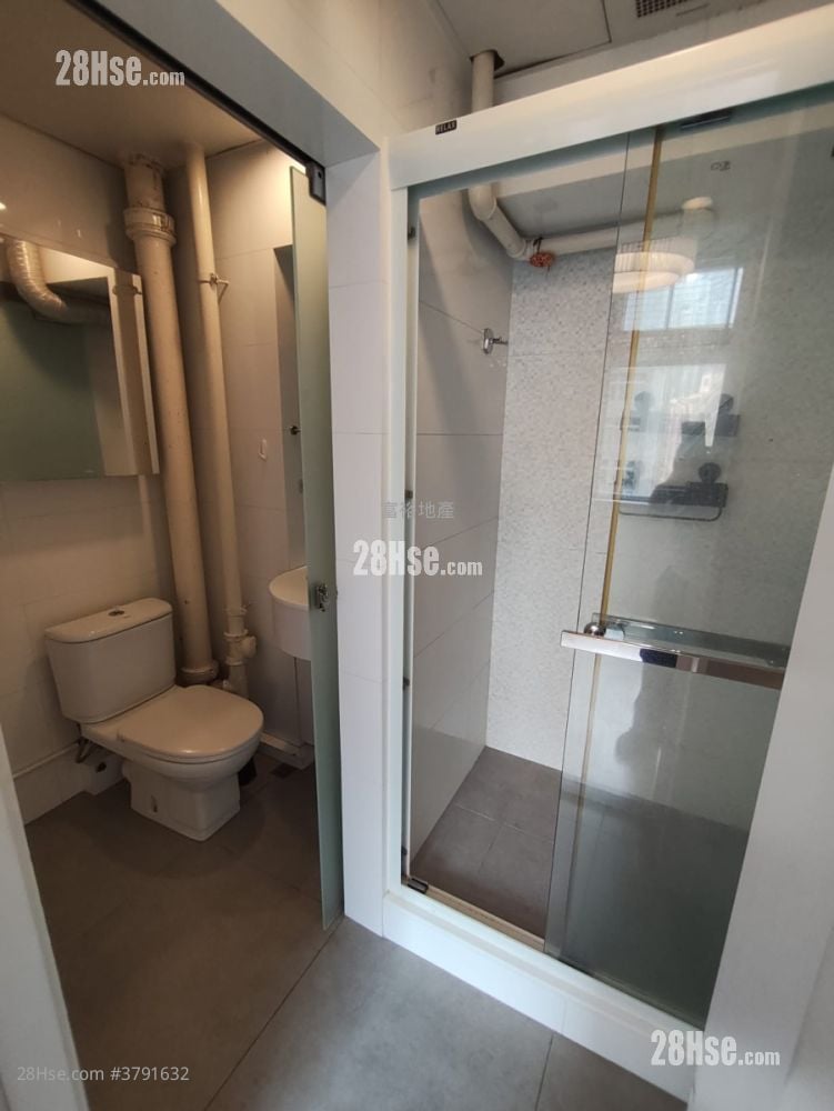 Yu Hing Mansion Sell Studio , 1 Bathroom 253 ft²