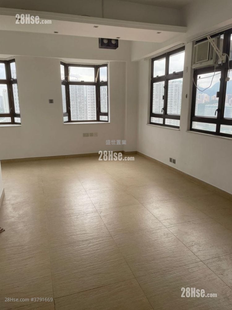 Wai Wah Centre Sell 2 Bedrooms , 1 Bathroom 308 ft²