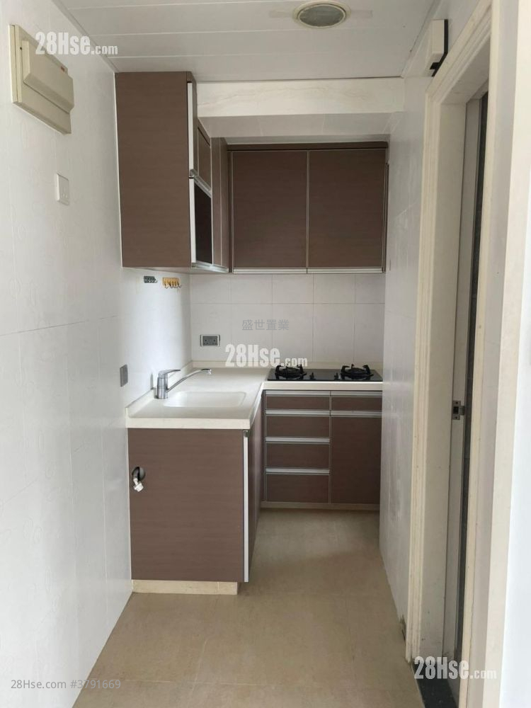 Wai Wah Centre Sell 2 Bedrooms , 1 Bathroom 308 ft²