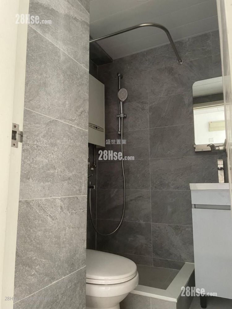 Wai Wah Centre Sell 2 Bedrooms , 1 Bathroom 308 ft²