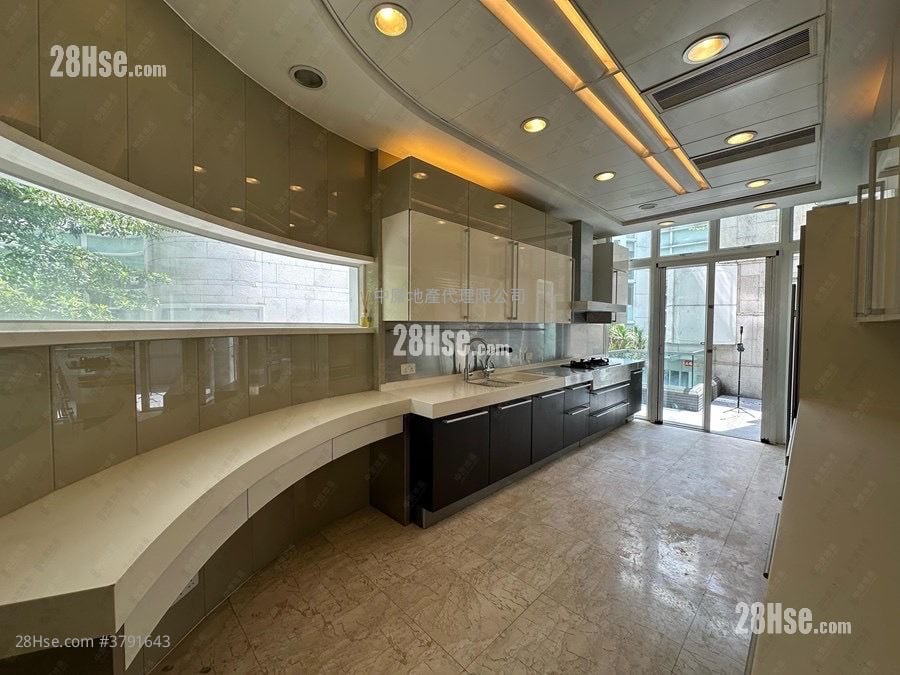 The Great Hill Sell 4 Bedrooms 3,197 ft²