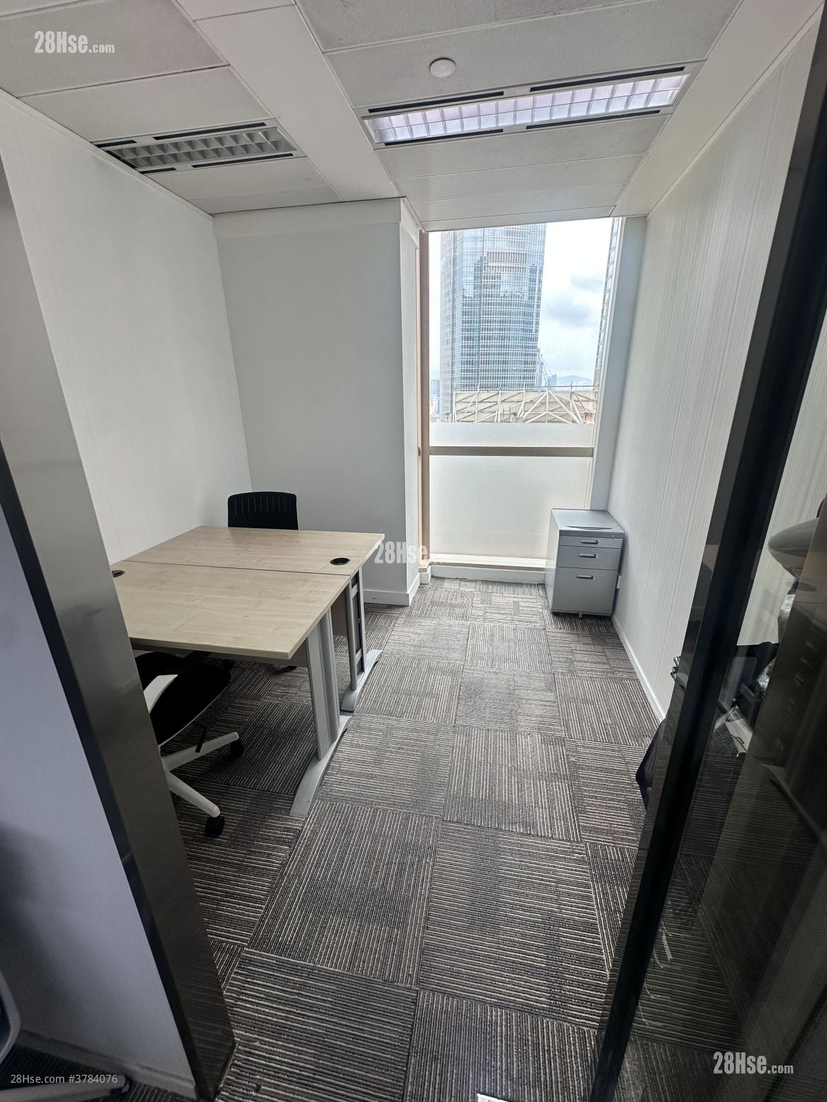 Hip Shing Hong Centre Rental 5+ Bedrooms , 2 Toilets 1,890 ft²