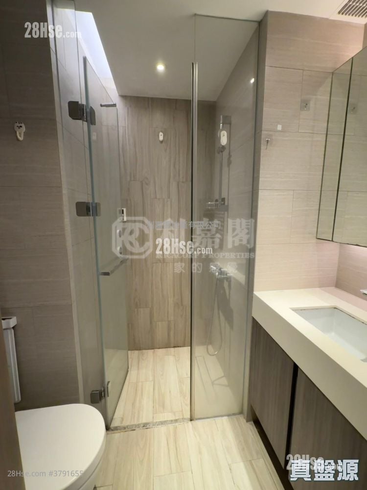 Park One Sell 3 Bedrooms , 1 Bathroom 418 ft²