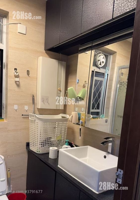 愉翠苑 租盘 663 平方尺