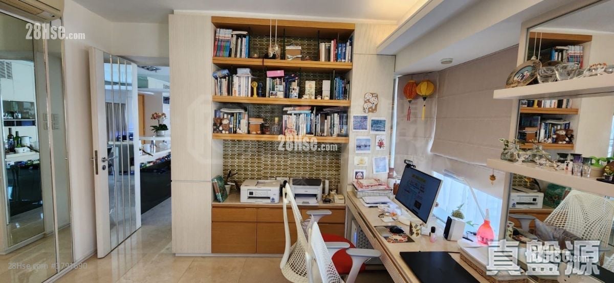 贺龙居 售盘 3 房 , 2 浴室 677 平方尺