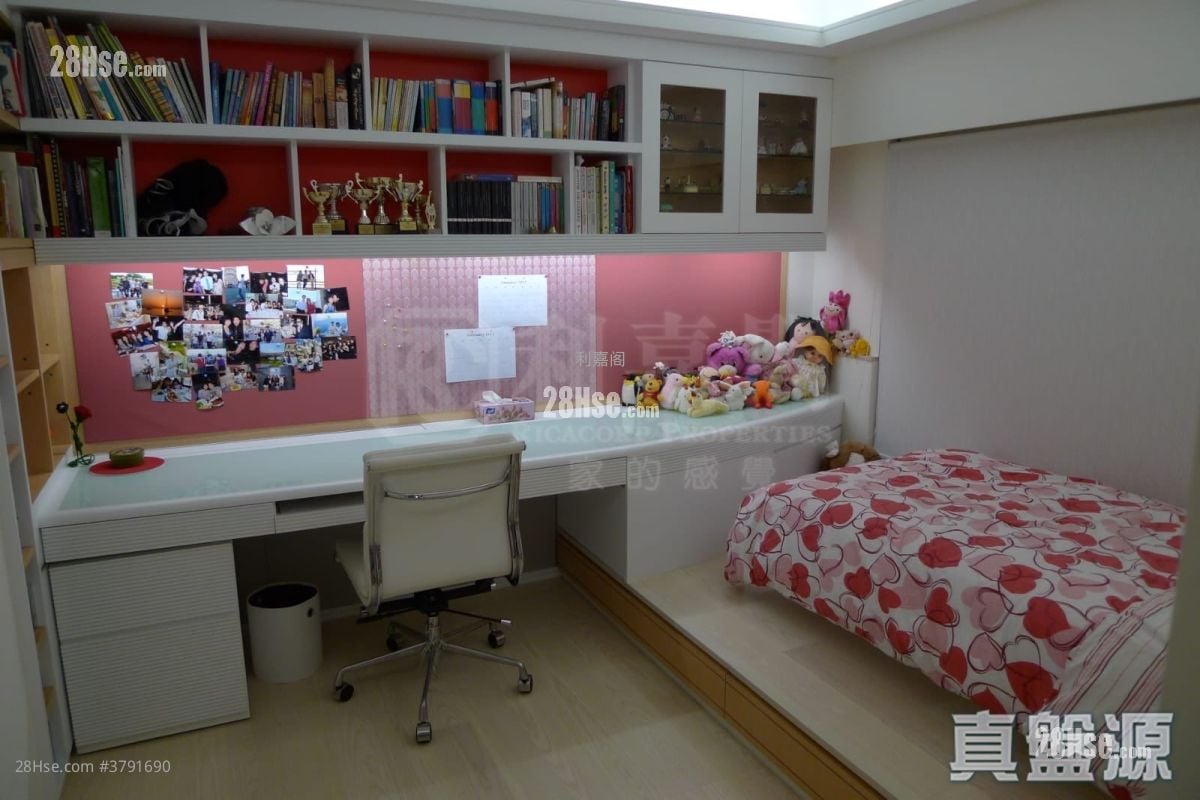 贺龙居 售盘 3 房 , 2 浴室 677 平方尺