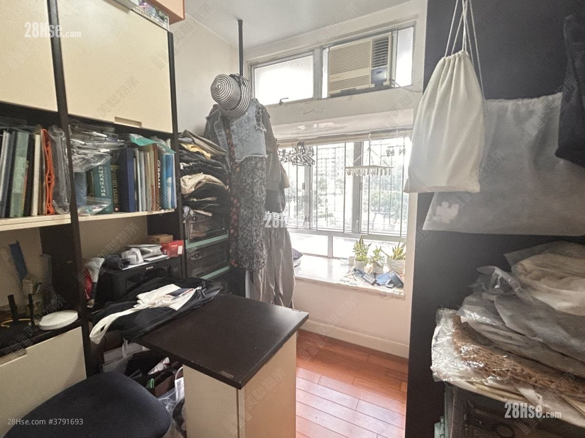 Greenfield Garden Sell 2 Bedrooms , 1 Bathroom 449 ft²