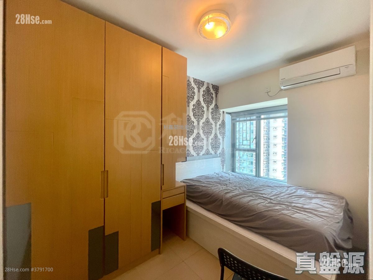 Park Central Sell 2 Bedrooms , 1 Bathroom 465 ft²