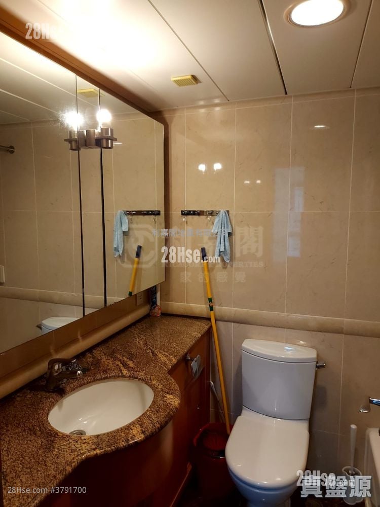 Park Central Sell 2 Bedrooms , 1 Bathroom 465 ft²