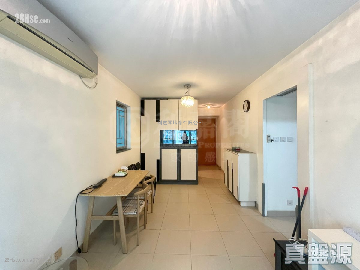 Park Central Sell 2 Bedrooms , 1 Bathroom 465 ft²