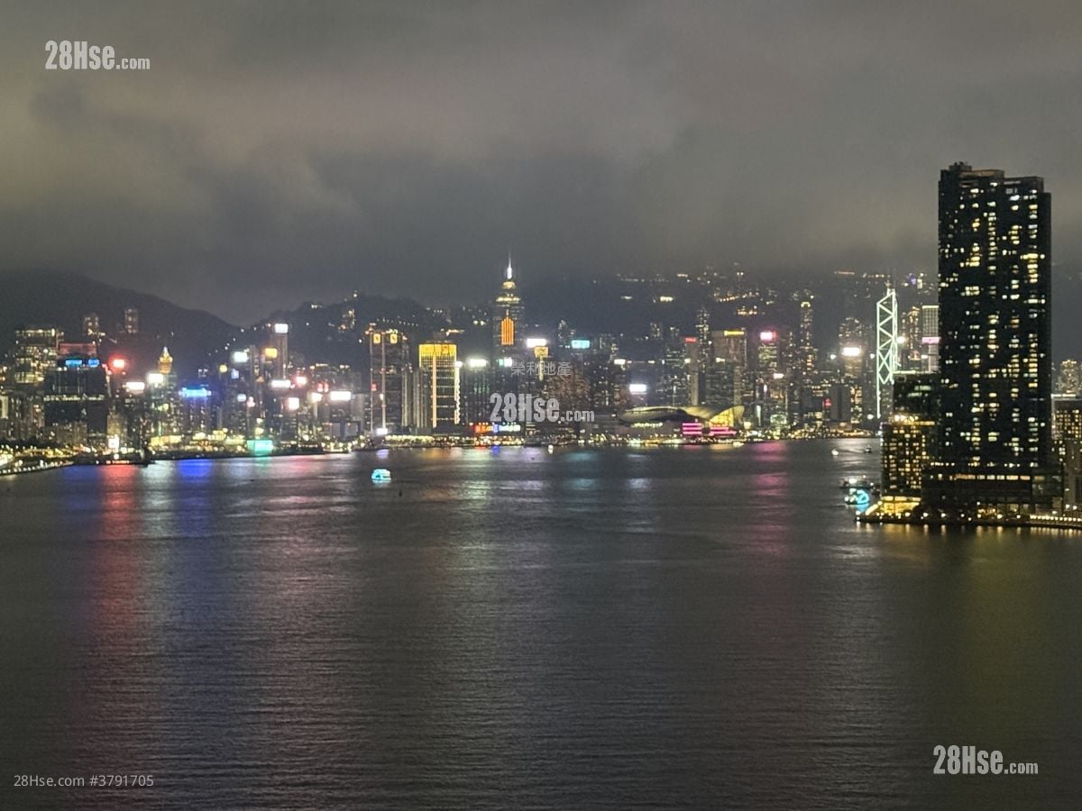 The Knightsbridge Rental 5+ Bedrooms , 4 Bathrooms 1,428 ft²