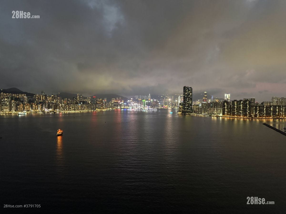 The Knightsbridge Rental 5+ Bedrooms , 4 Bathrooms 1,428 ft²