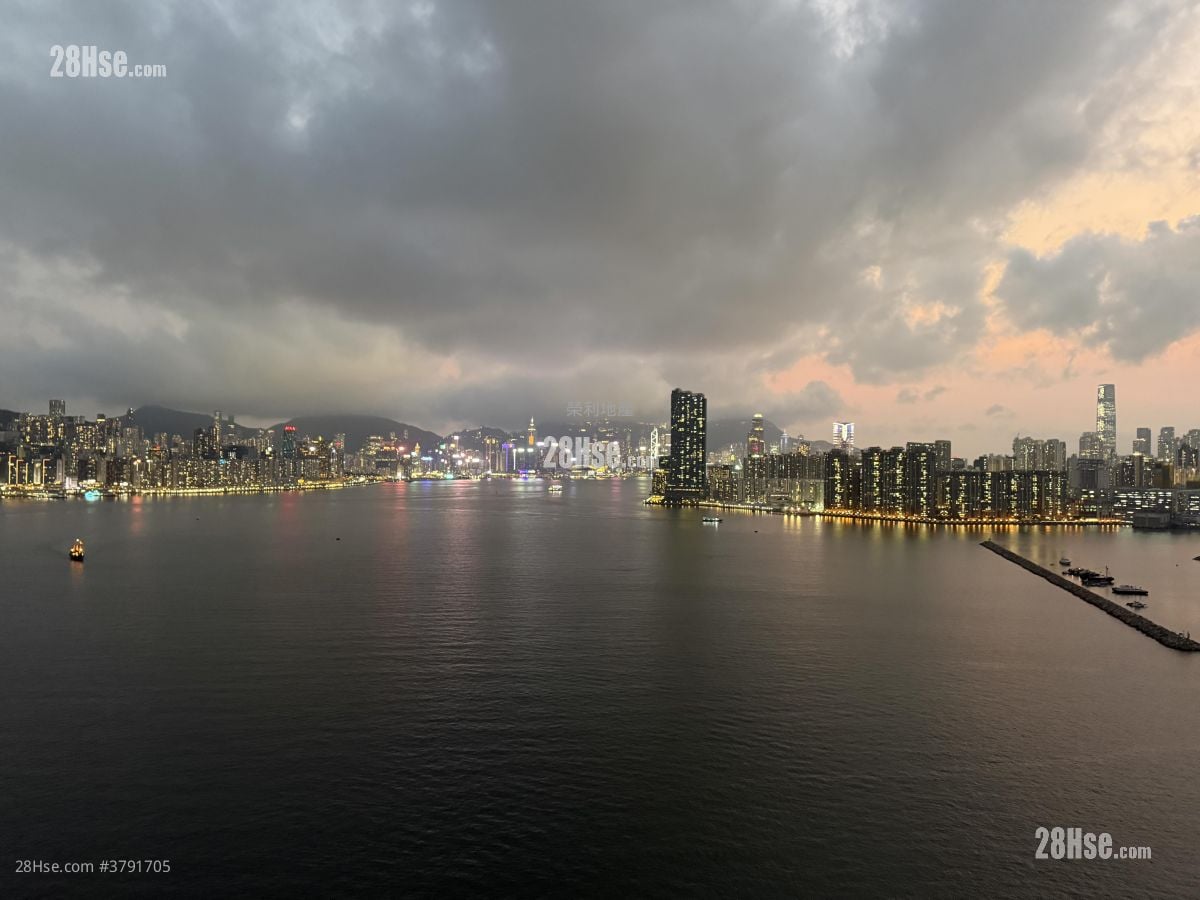 The Knightsbridge Rental 5+ Bedrooms , 4 Bathrooms 1,428 ft²