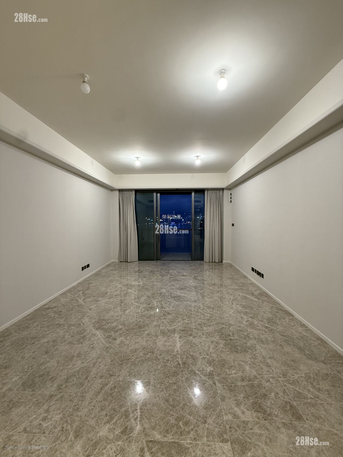 The Knightsbridge Rental 5+ Bedrooms , 4 Bathrooms 1,428 ft²