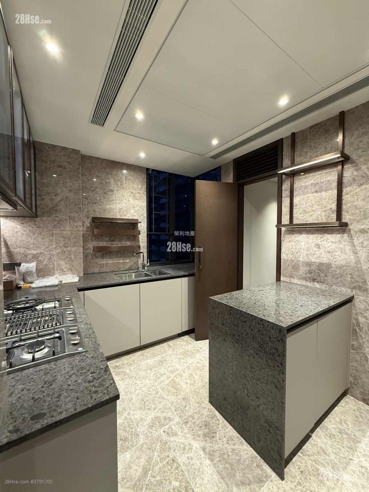 The Knightsbridge Rental 5+ Bedrooms , 4 Bathrooms 1,428 ft²