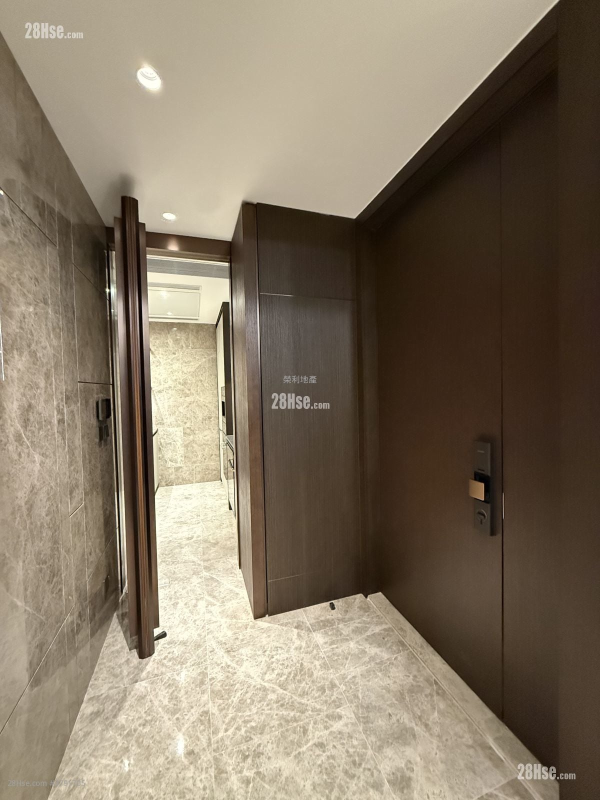 The Knightsbridge Rental 5+ Bedrooms , 4 Bathrooms 1,428 ft²