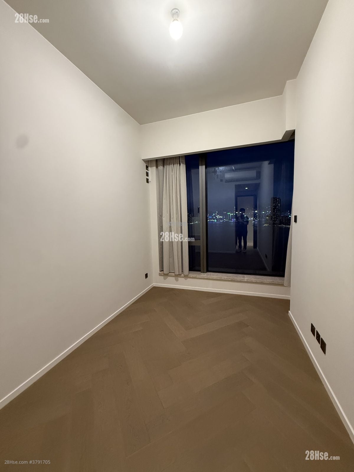 The Knightsbridge Rental 5+ Bedrooms , 4 Bathrooms 1,428 ft²