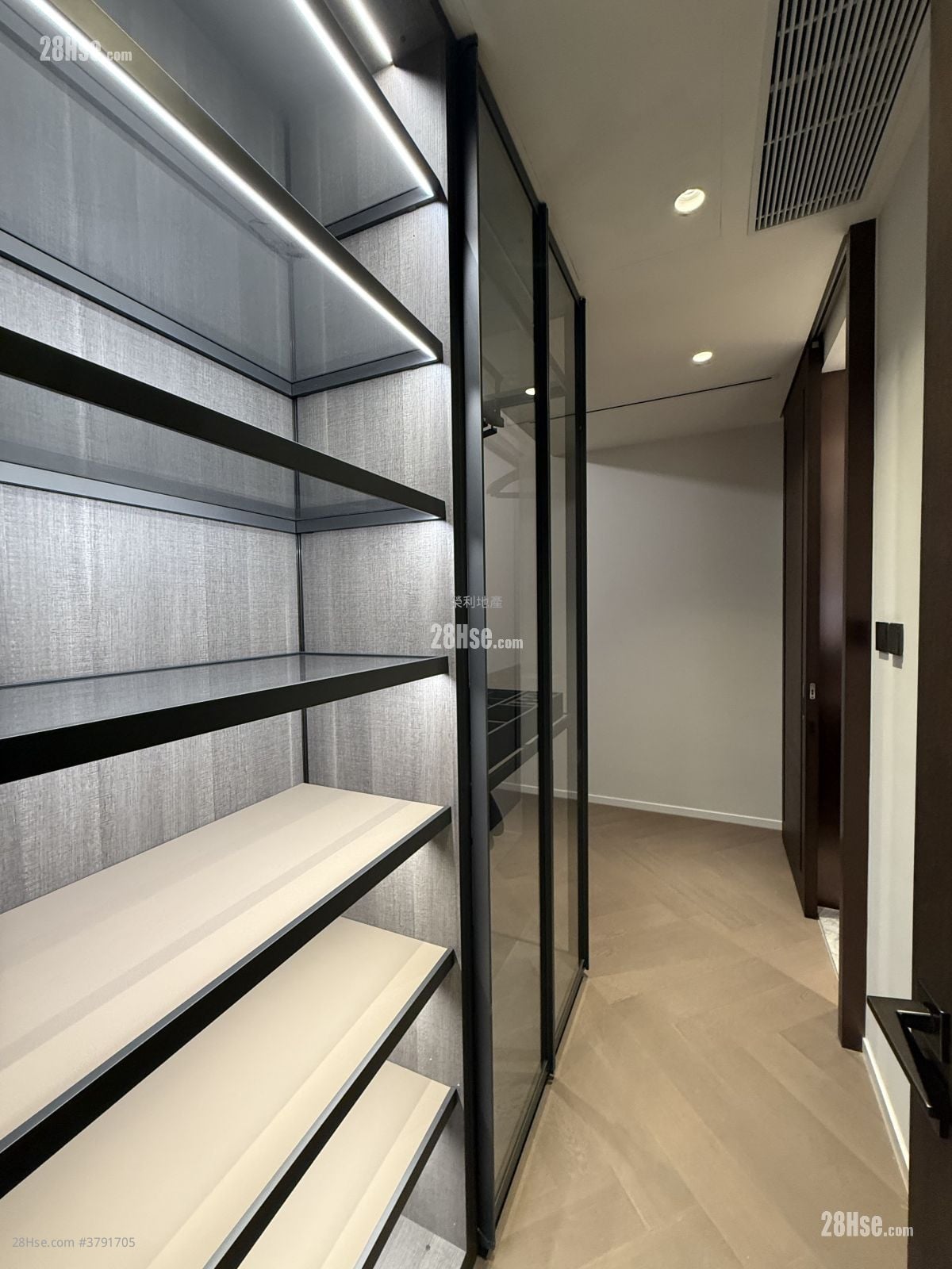 The Knightsbridge Rental 5+ Bedrooms , 4 Bathrooms 1,428 ft²