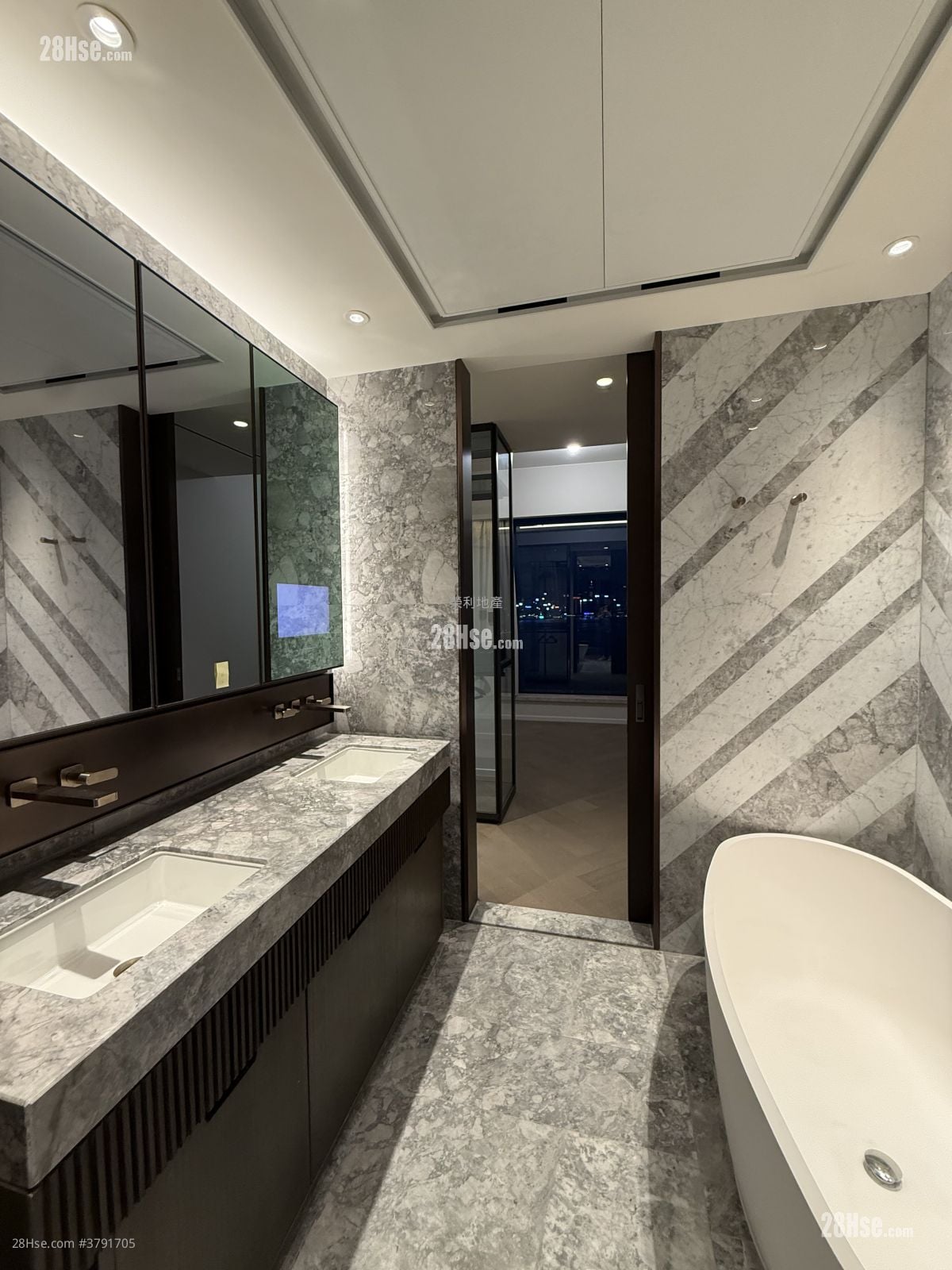 The Knightsbridge Rental 5+ Bedrooms , 4 Bathrooms 1,428 ft²