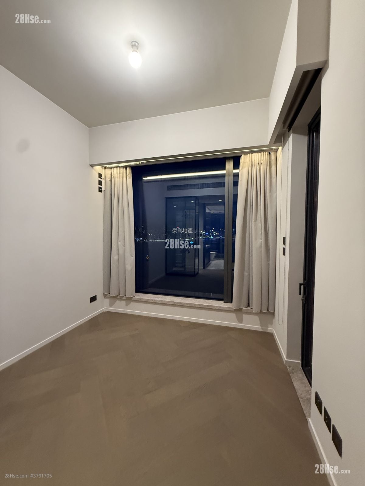 The Knightsbridge Rental 5+ Bedrooms , 4 Bathrooms 1,428 ft²