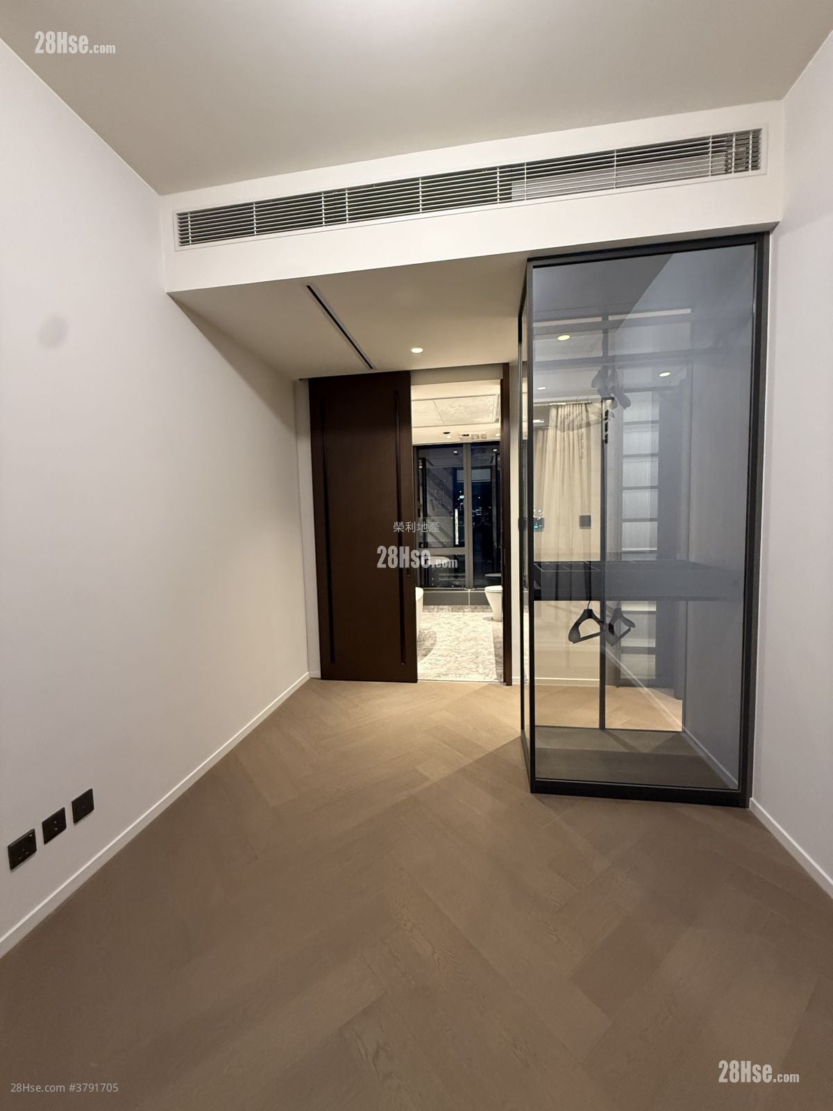 The Knightsbridge Rental 5+ Bedrooms , 4 Bathrooms 1,428 ft²