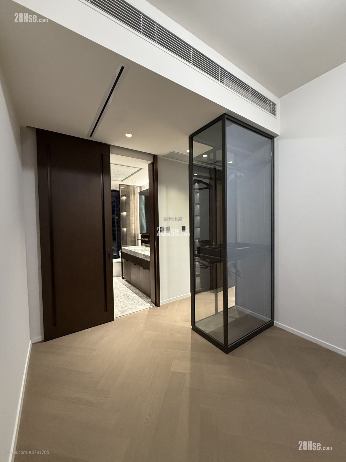 The Knightsbridge Rental 5+ Bedrooms , 4 Bathrooms 1,428 ft²