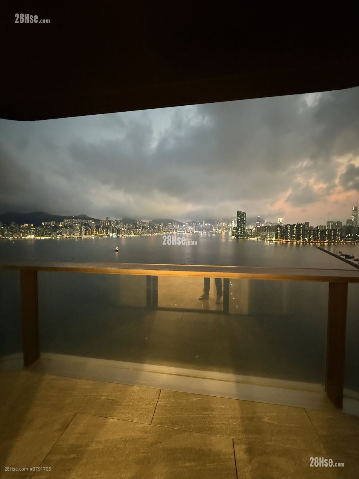 The Knightsbridge Rental 5+ Bedrooms , 4 Bathrooms 1,428 ft²